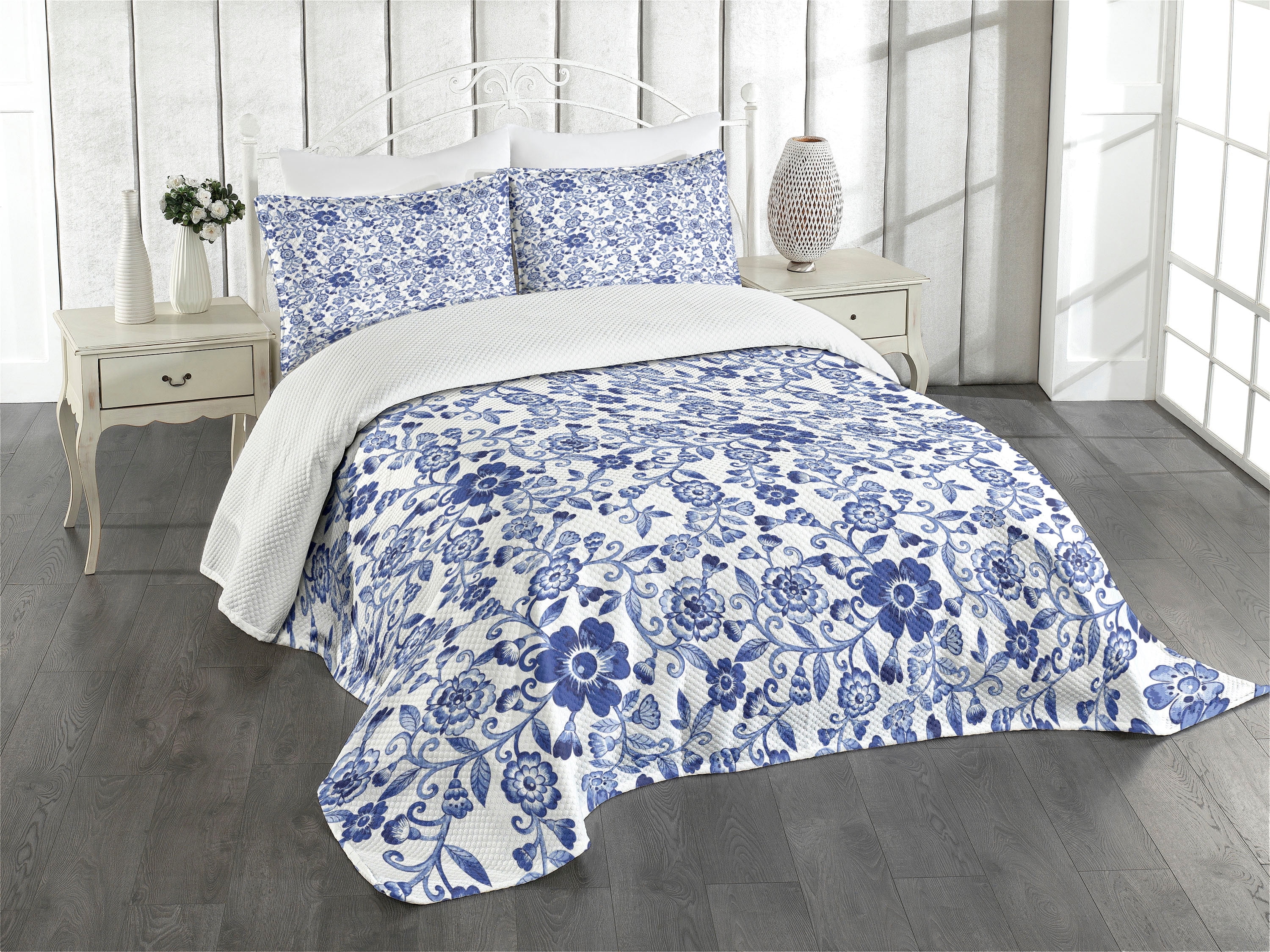 Queen Blue Floral Quilted Bedspread Set with Shams