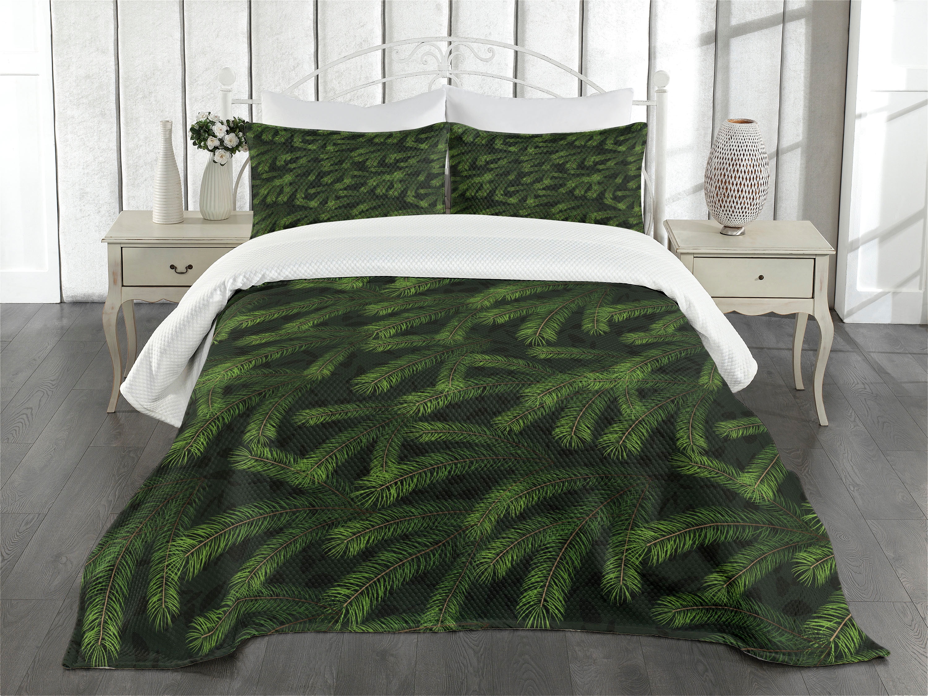 Queen White Quilted Bedspread Set with Green Pine Design