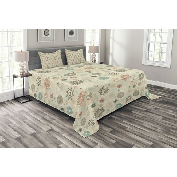 Ambesonne Winter Quilted Bedspread Set 3 Pcs, Retro Xmas Snowflakes, Queen Size, Multicolor