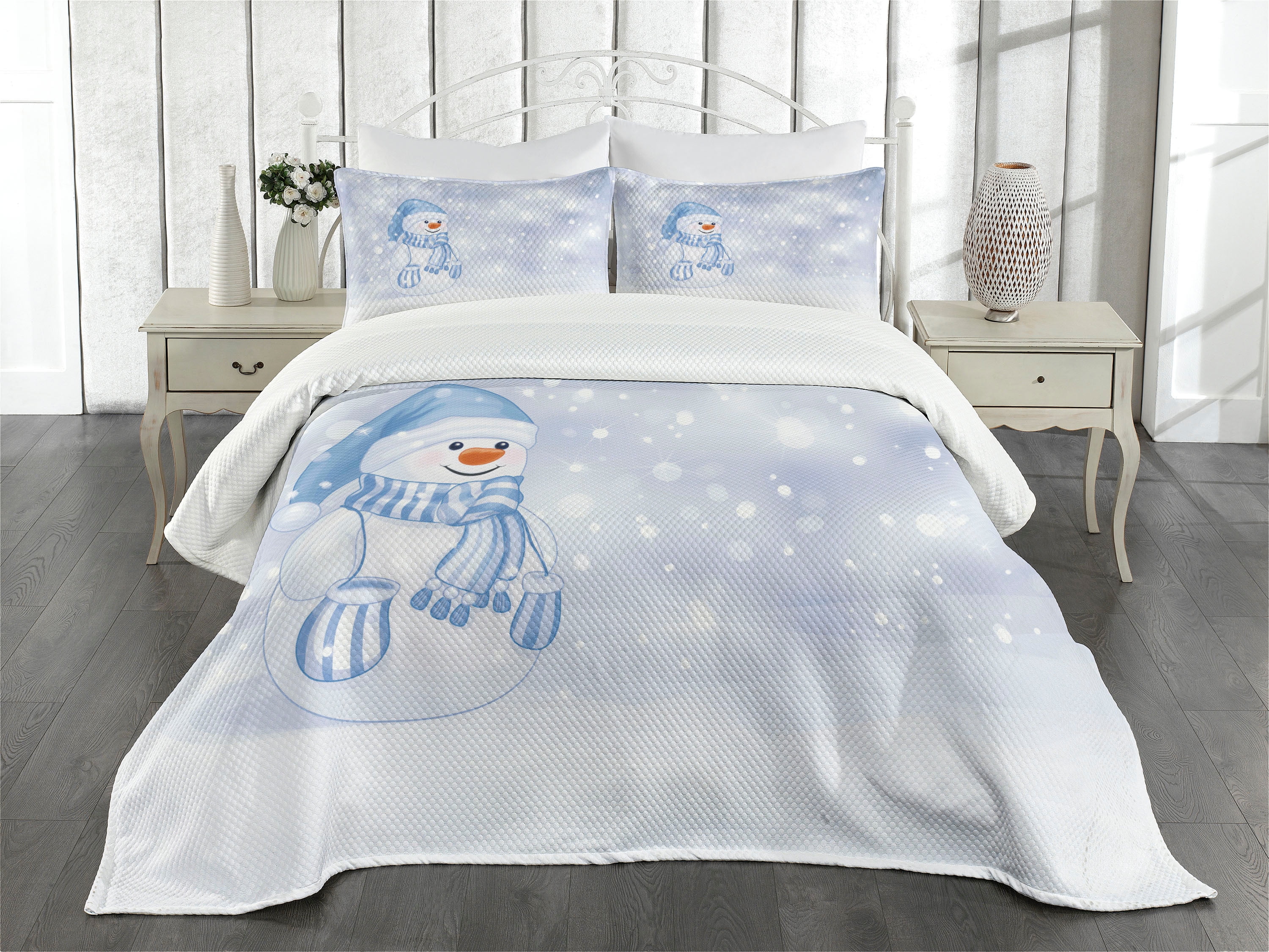 King Size White and Blue Snowman Quilted Bedspread Set