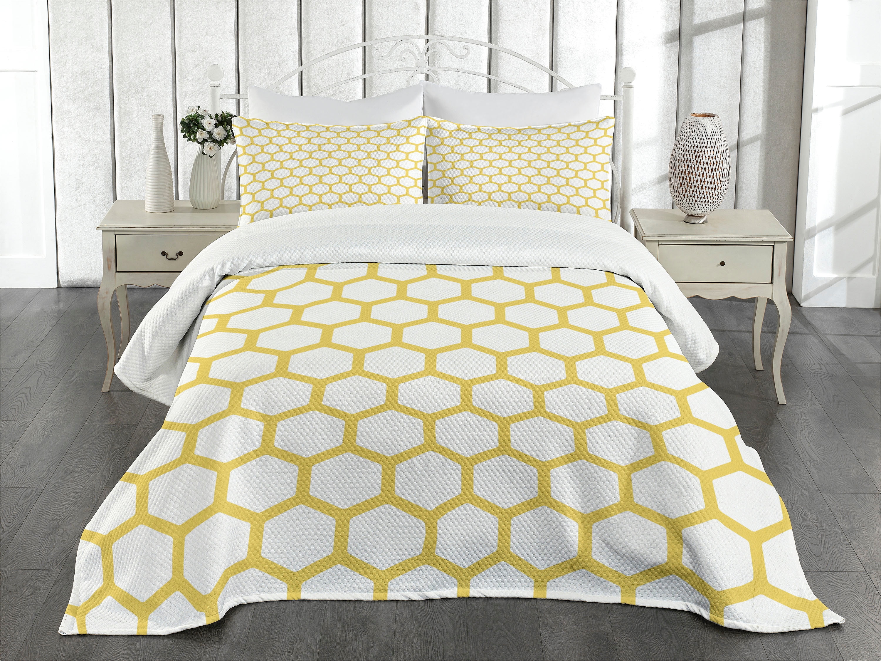 Queen White and Yellow Quilted Bedspread Set with Shams