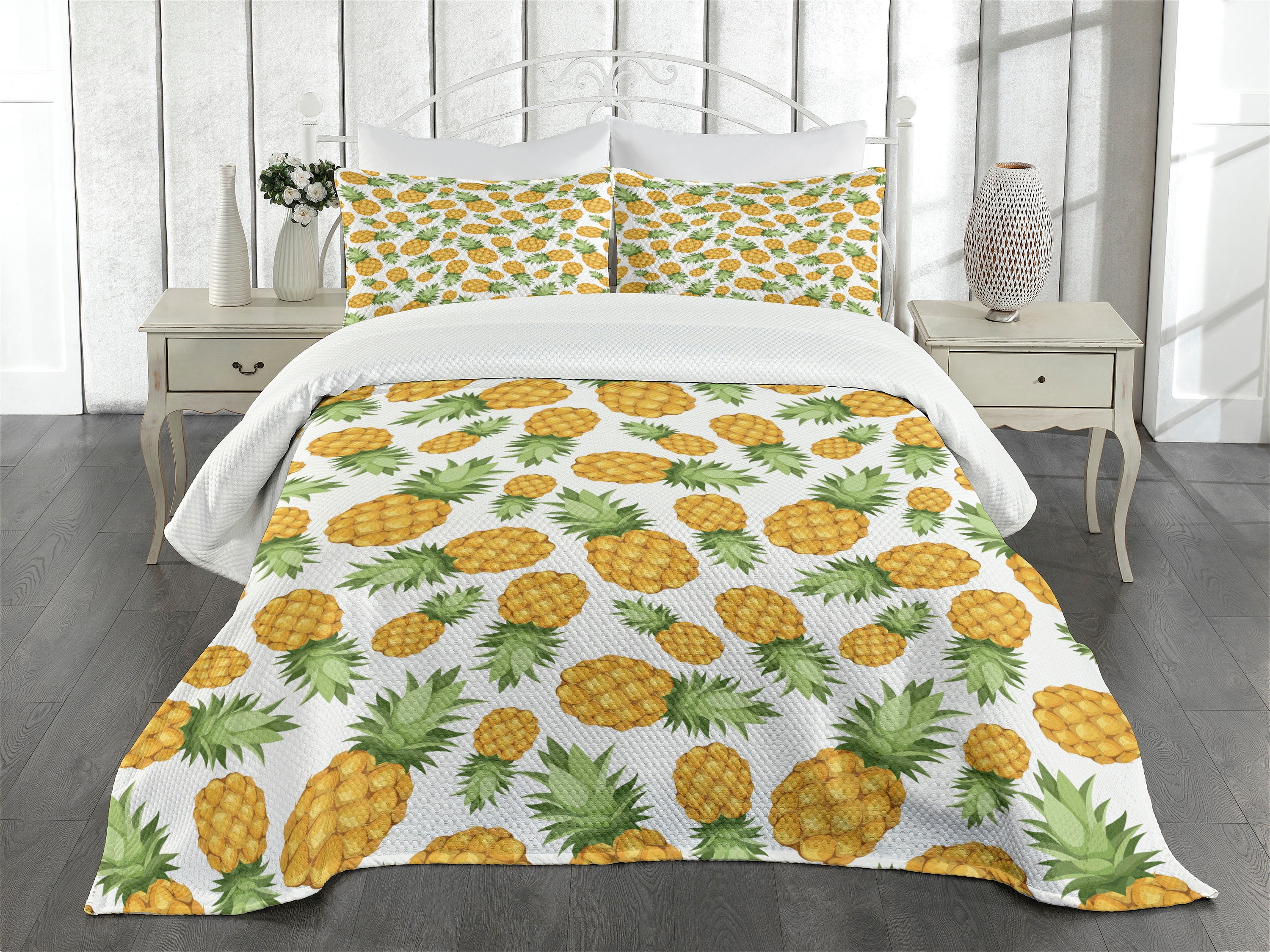 White and Yellow Pineapple Print Queen Bedspread Set