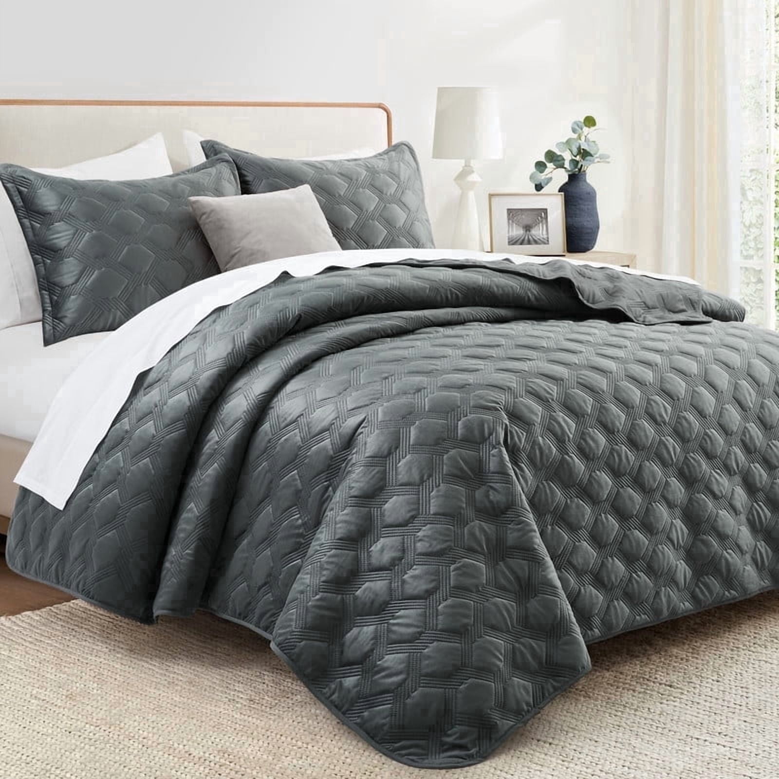Ameha Velvet Quilt Set 3 Piece Geometric Ultrasonic Embossed Bedspread Reversible 350GSM Soft Microfiber Bedding Grey Full/Queen