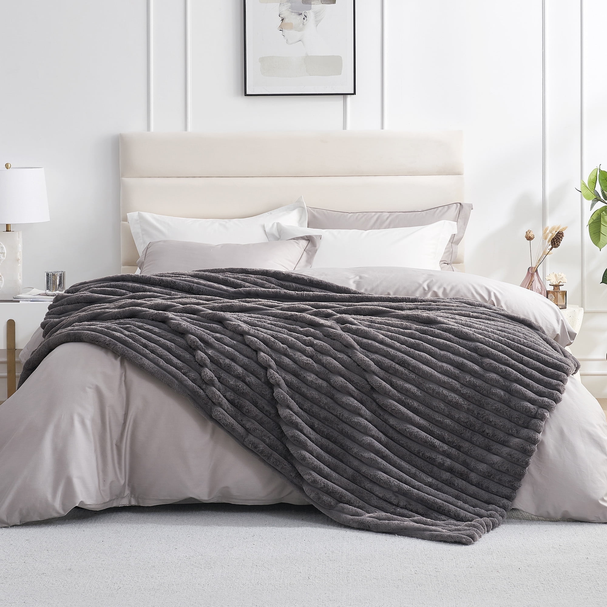 Amélie Home Faux Fur Throw Blanket - Thumbnail 2