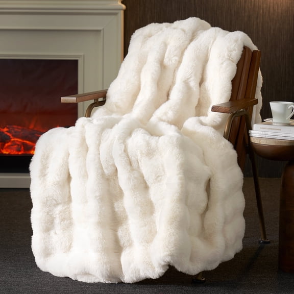 Amelie Home Faux Rabbit Fur Throw Blanket – Soft Plush Bubble Texture for Couch or Bed