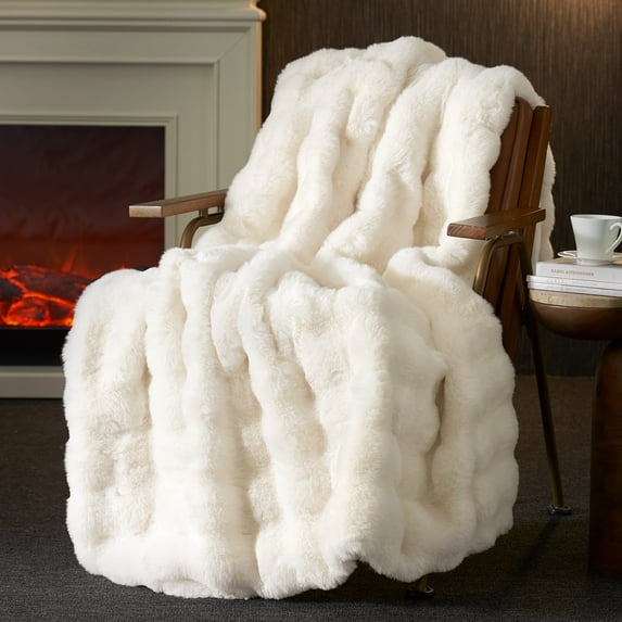 Amelie Home Faux Rabbit Fur Throw Blanket – Soft Plush Bubble Texture for Couch or Bed