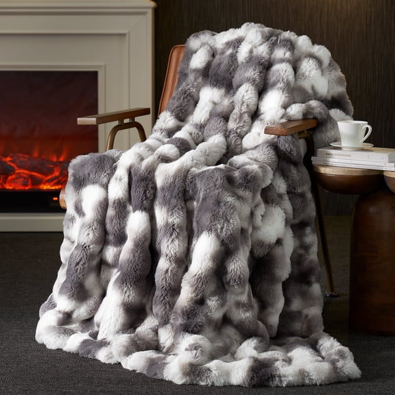 Amelie Home Faux Rabbit Fur Throw Blanket – Soft Plush Bubble Texture for Couch or Bed