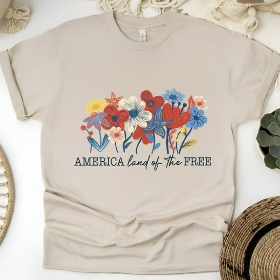 America Land of the Free Floral T-Shirt | Women’s Patriotic Flower Graphic Tee, Sand, Size 2XL