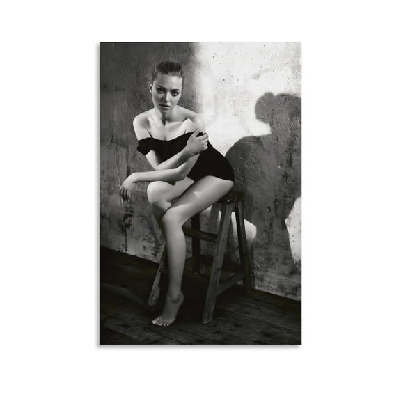 American Actress Amanda Seyfried Retro Sexy Poster Posters Art Print Wall Photo Paint Poster Hanging Picture Family Bedroom Decor Gift 20x30inch(50x75cm)