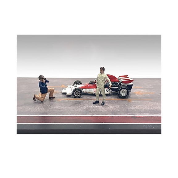 "Race Day" Two Diecast Figures Set 1 for 1 43 Scale Models by American Diorama