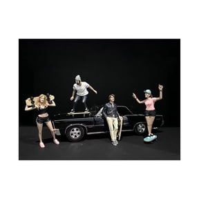 Skateboarders Figurines 4 piece Set for 1 24 Scale Models by American Diorama