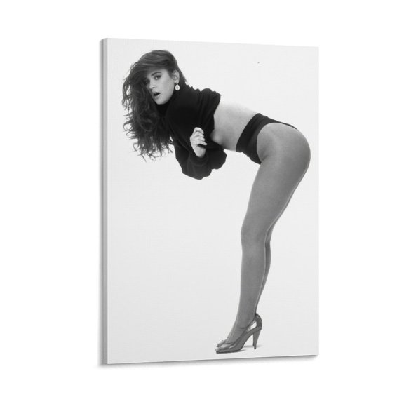 American Film Actresses Demi Moore Black And White Sexy Poster Canvas Poster Wall Art Picture Prints Hanging Photo Gift Decor Home Posters Artworks 24x36inch(60x90cm)