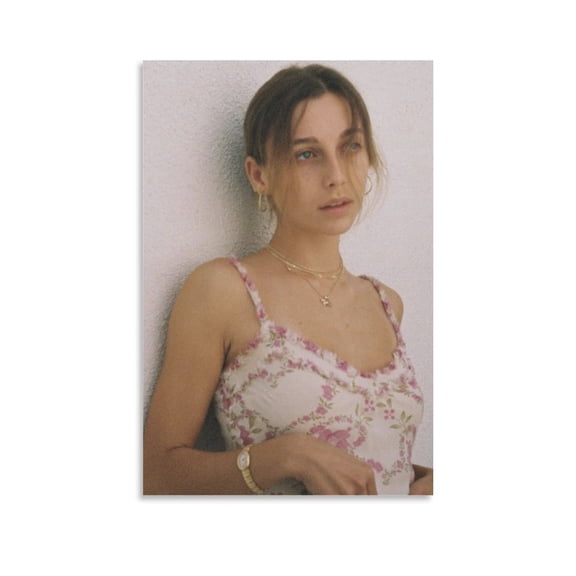 American Internet Celebrities Emma Chamberlain Posters Artworks Picture Print Poster Wall Art Painting Canvas Gift Decor Home Posters Decorative 08x12inch(20x30cm)