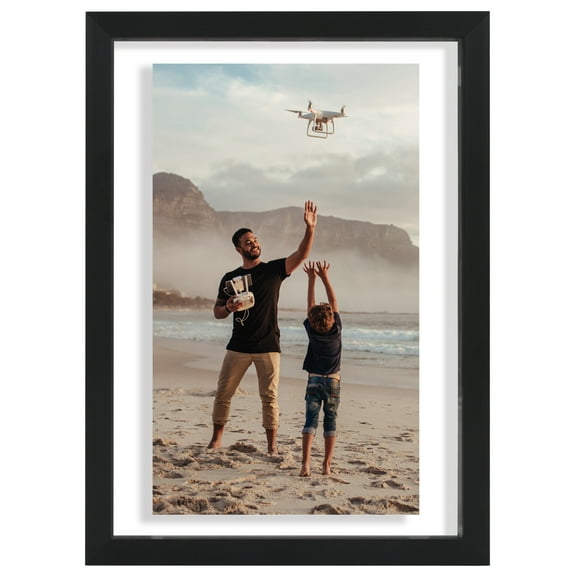 Americanflat Sleek Aluminum Floating Picture Frame - 5" x 7" - Black