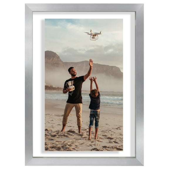 Americanflat Sleek Aluminum Floating Picture Frame - 5" x 7" - Silver