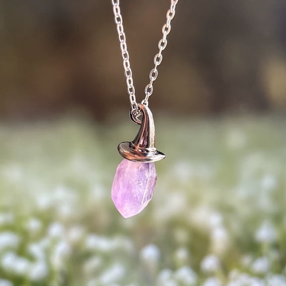 Amethyst Witch Hat Necklace Halloween Jewelry, Natural Crystal Point Pendant with Flying Witch Design for Women Gothic Boho Style, Magical Wicca Necklace Gift for Halloween Party Crystal Lovers