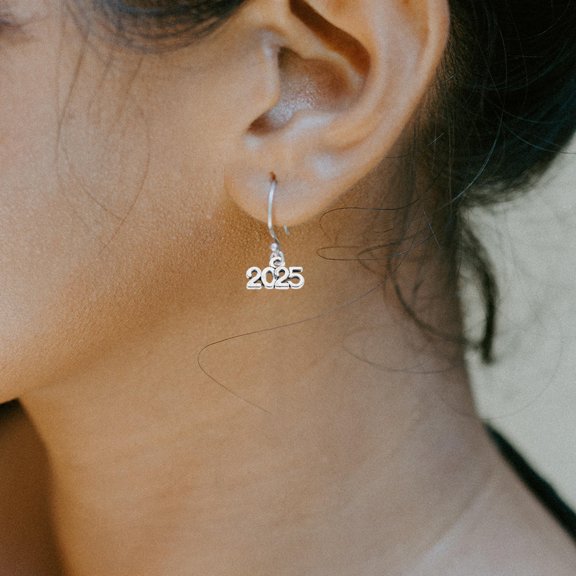 Amosfun 100Pcs Silver 2025 Year Pendant Charms for Bracelet Making Keychains and Jewelry Crafts