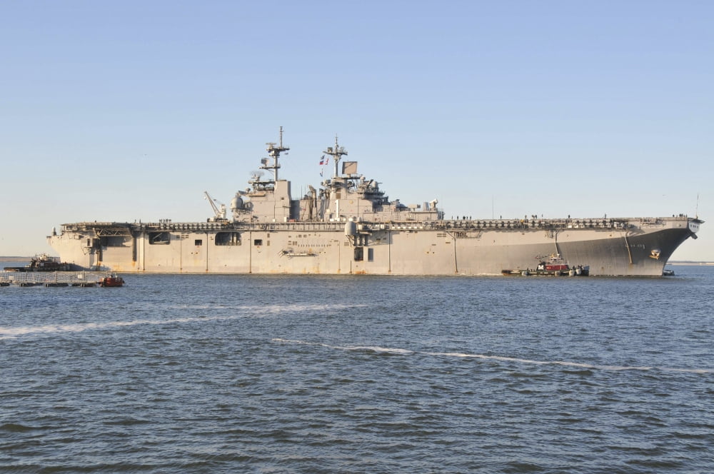 Amphibious assault ship USS Wasp Canvas Art - Stocktrek Images (35 x 23)