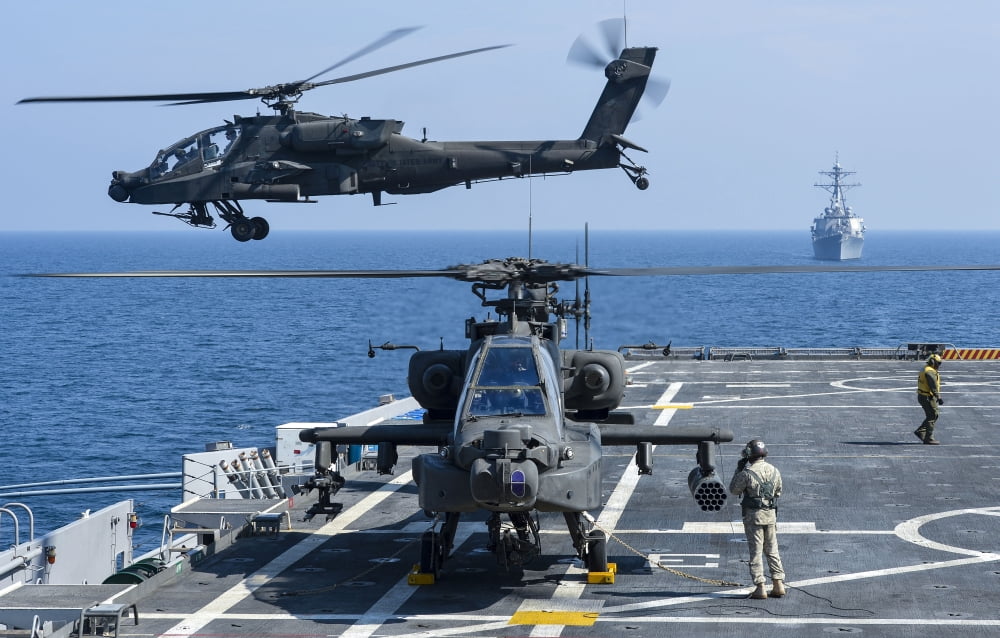 An Army AH-64D Apache helicopter takes off from USS Ponce Canvas Art - Stocktrek Images (36 x 23)