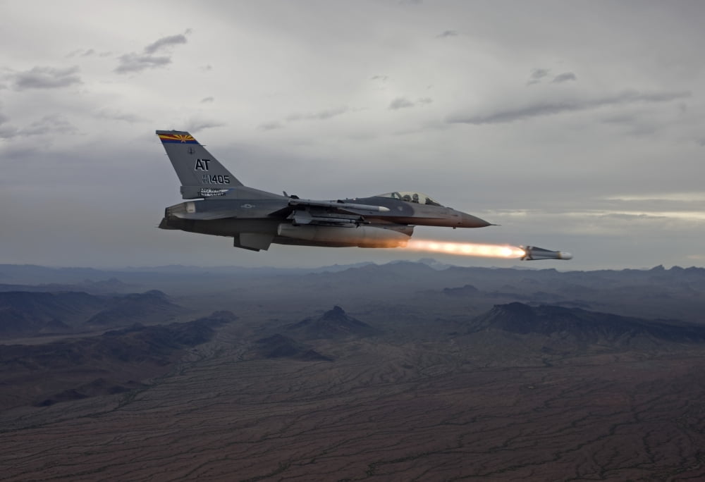 An F-16 Fighting Falcon fires an AGM-65 Maverick missile Canvas Art - HIGH-G ProductionsStocktrek Images (35 x 24)
