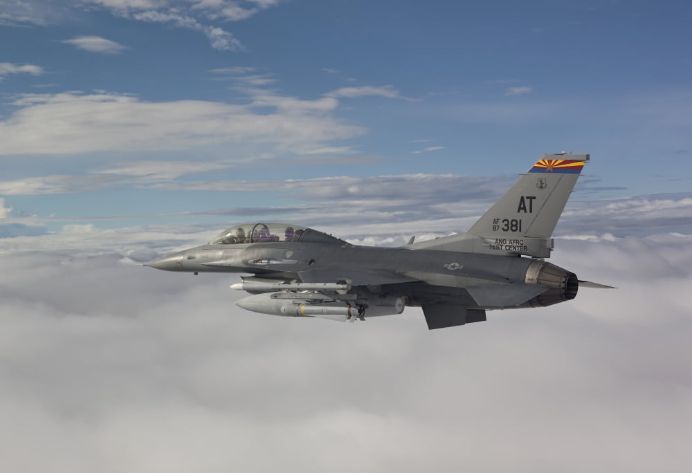 An F-16 Fighting Falcon flies with an AGM-65 Maverick missile Canvas Art - HIGH-G ProductionsStocktrek Images (18 x 12)