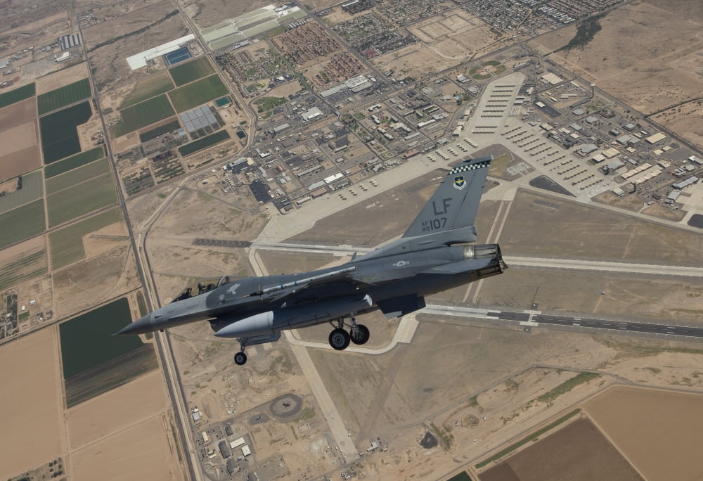 An F-16 Fighting Falcon in flight over Luke Air Force Base Arizona Canvas Art - HIGH-G ProductionsStocktrek Images (18 x 12)