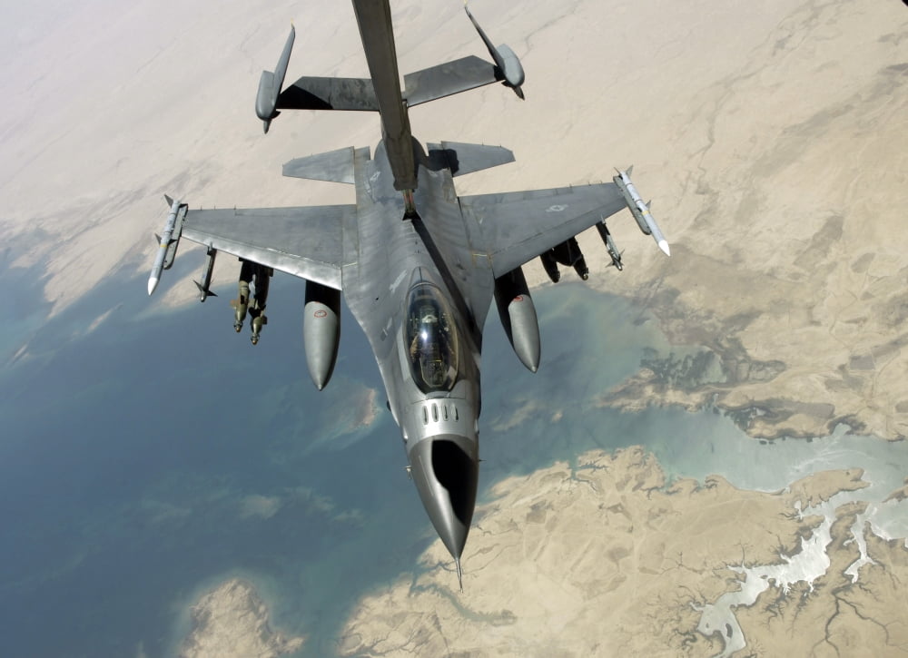 An F-16 Fighting Falcon refuels from a KC-10 Extender Canvas Art - Stocktrek Images (32 x 24)