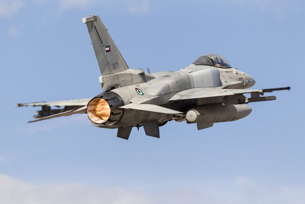An F-16E Desert Falcon of the United Arab Emirates Air Force Canvas Art - Rob EdgcumbeStocktrek Images (34 x 23)