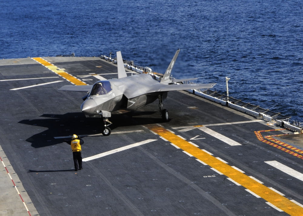 An F-35B Lightning II makes a vertical landing on the flight deck of USS Wasp Canvas Art - Stocktrek Images (34 x 24)