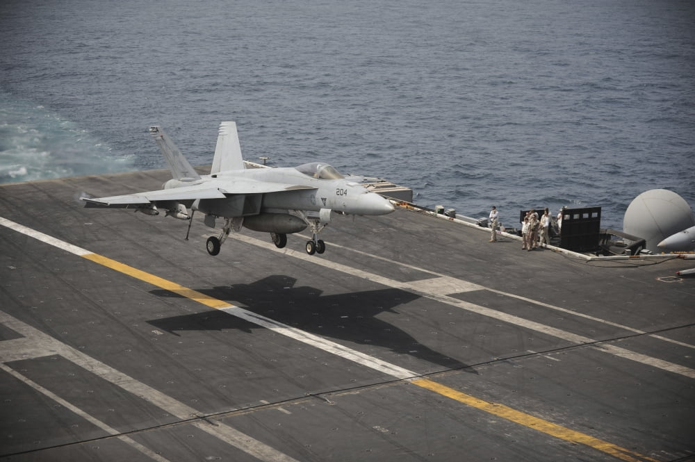 An FA-18E Super Hornet lands aboard the aircraft carrier USS Nimitz Canvas Art - Stocktrek Images (35 x 23)