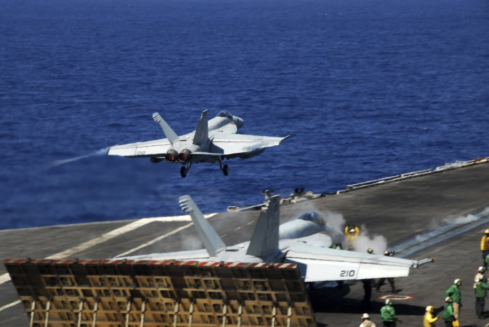 An FA-18E Super Hornet launches from the aircraft carrier USS Ronald Reagan Canvas Art - Stocktrek Images (35 x 23)