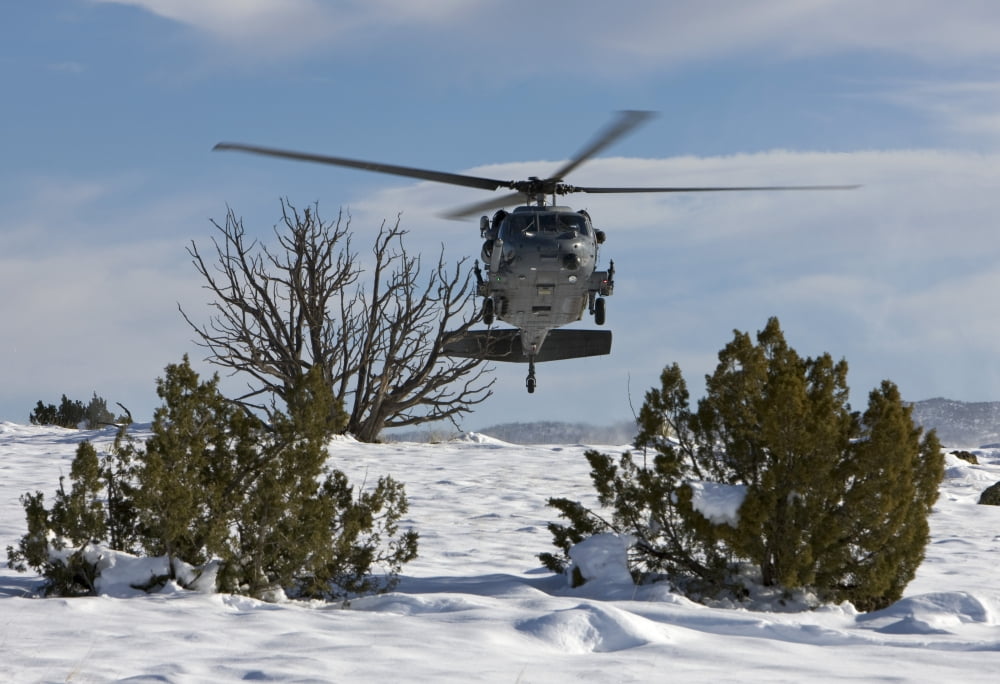 An HH-60G Pave Hawk flys low over a landing zone in New Mexico Canvas Art - HIGH-G ProductionsStocktrek Images (35 x 24)