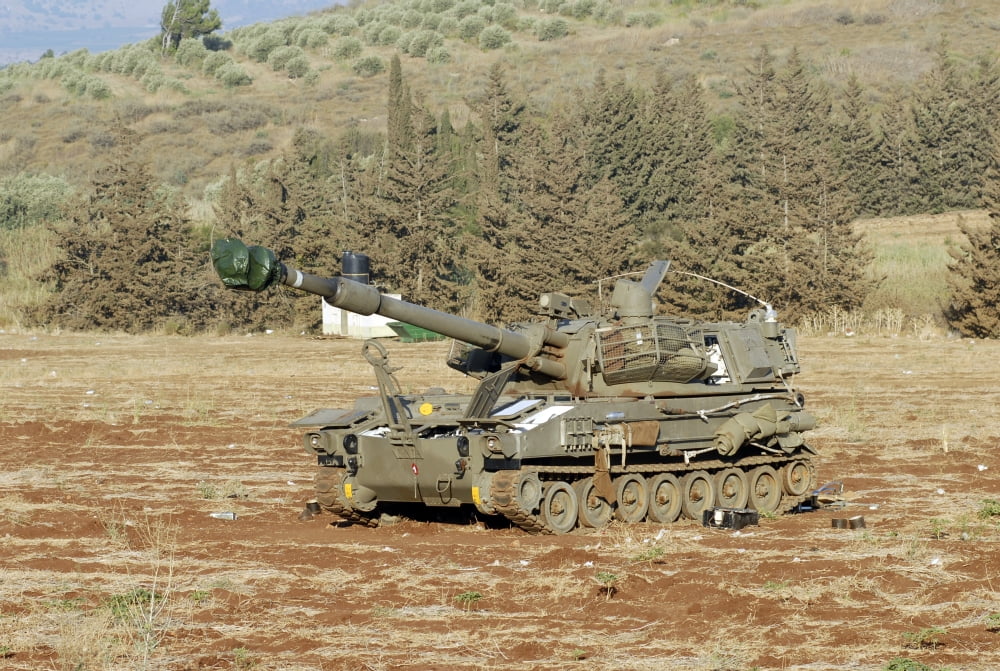 An M109 self-propelled howitzer of the Israel Defense Forces Canvas Art - Andrew ChittockStocktrek Images (17 x 12)