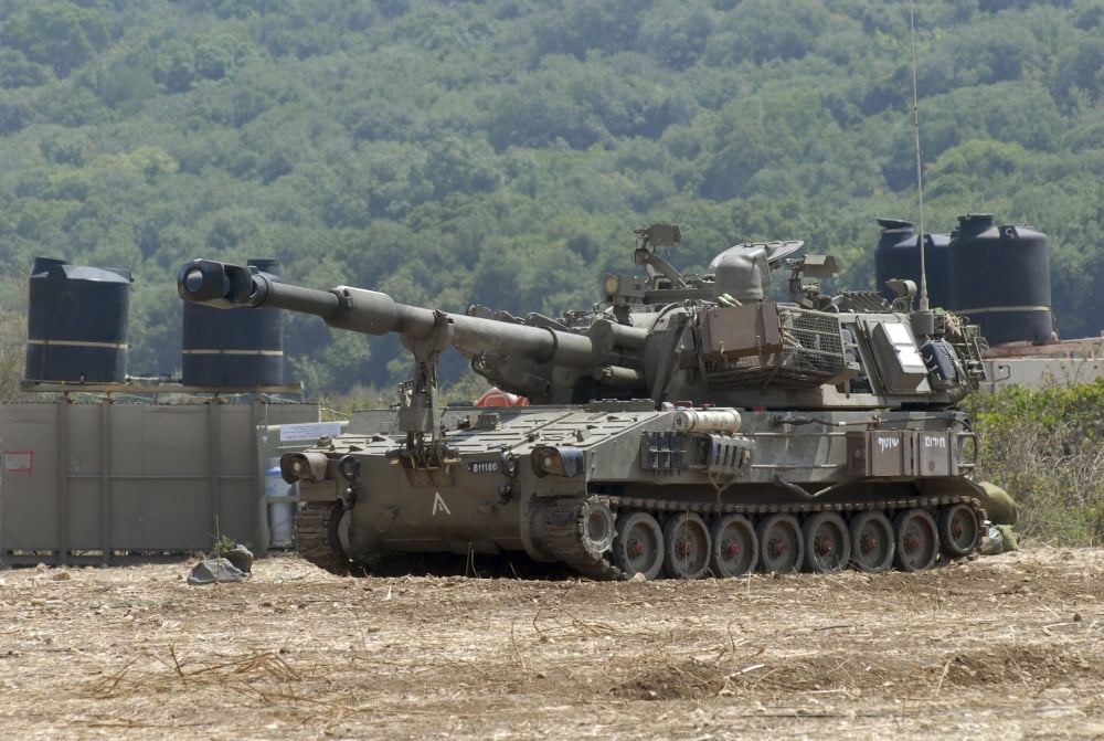 An M109 self-propelled howitzer of the Israel Defense Forces Canvas Art - Andrew ChittockStocktrek Images (35 x 23)