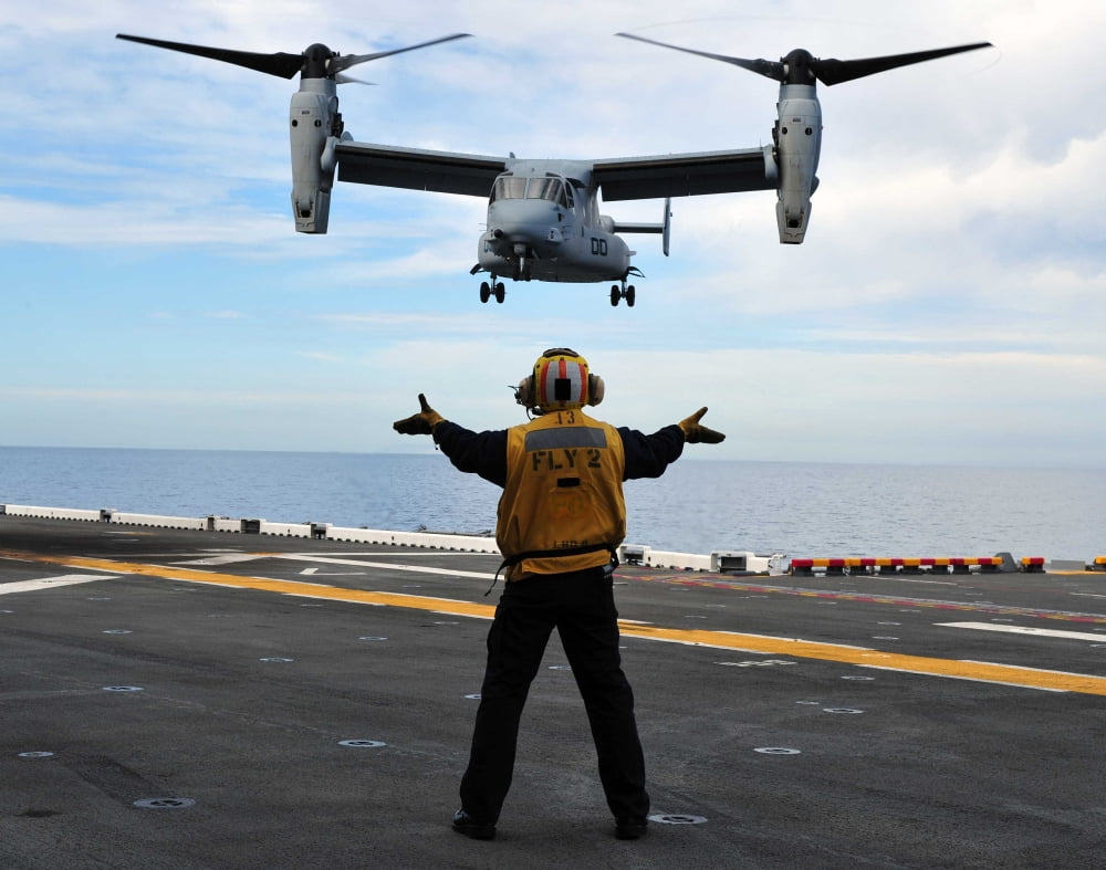 An MV-22 Osprey tiltrotor aircraft approaches the flight deck Canvas Art - Stocktrek Images (32 x 25)