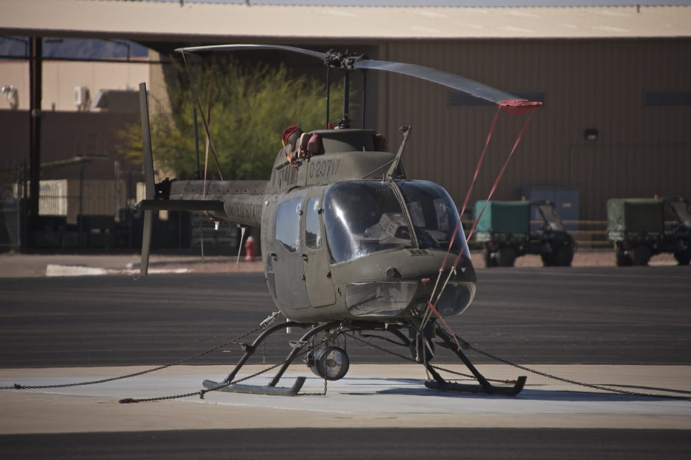 An OH-58 Kiowa helicopter of the US Army Canvas Art - Terry MooreStocktrek Images (18 x 12)