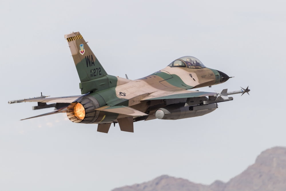 An aggressor F-16C Fighting Falcon of the US Air Force Canvas Art - Rob EdgcumbeStocktrek Images (17 x 12)