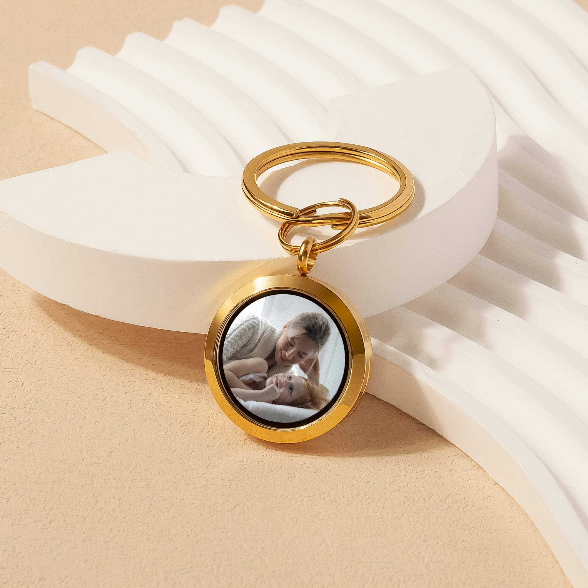 Anavia Glossy Photo Locket Keychain, Round Memory Locket Keychain Bridal Wedding Bouquet Keychain for Photo or Decoration