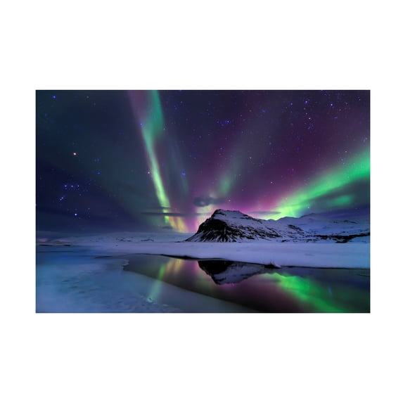 Andrea Auf dem 'Northern Lights Reflection' Canvas Art