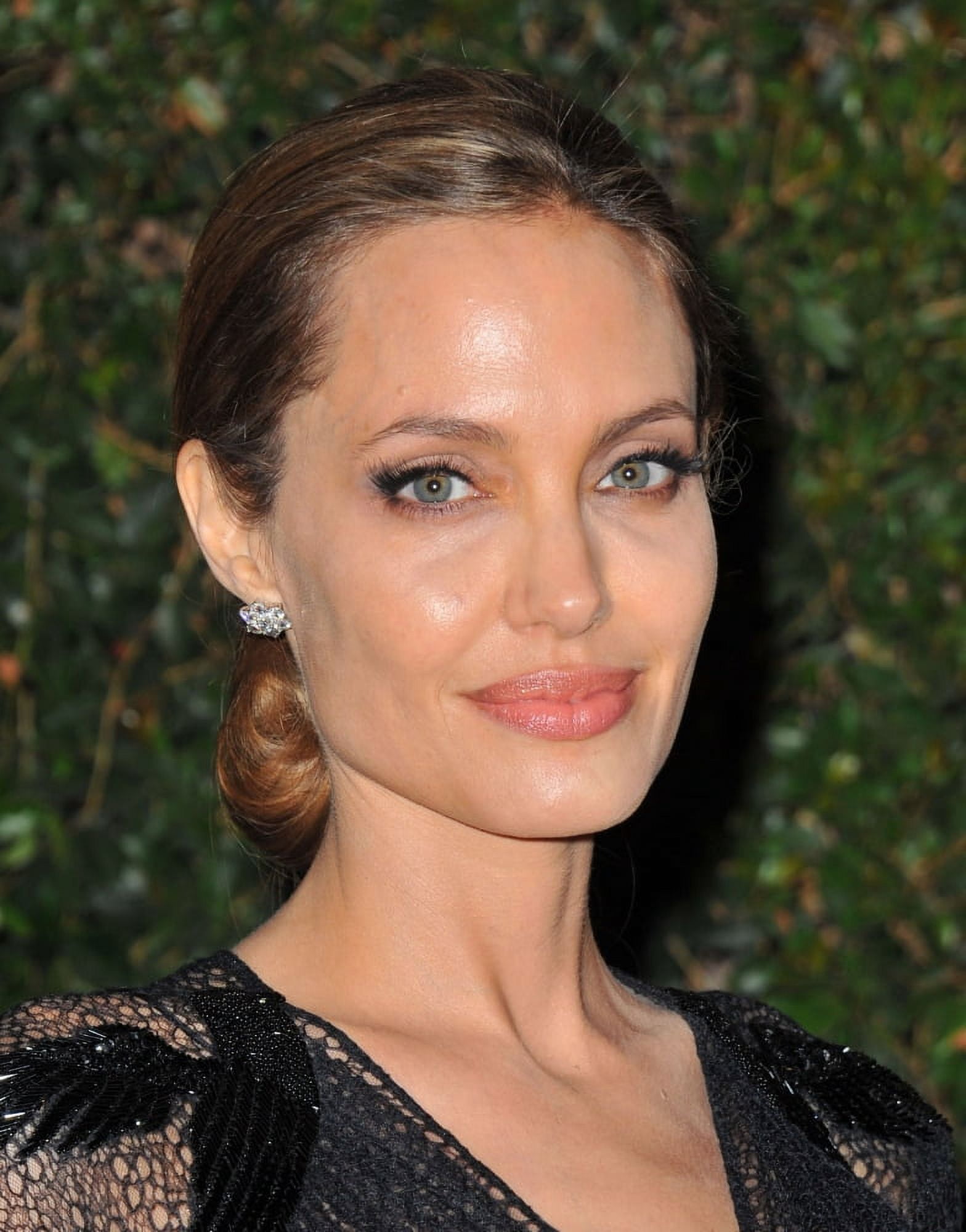 Angelina Jolie At Arrivals For 2013 Governors Awards Dinner Canvas Art - (16 x 20)