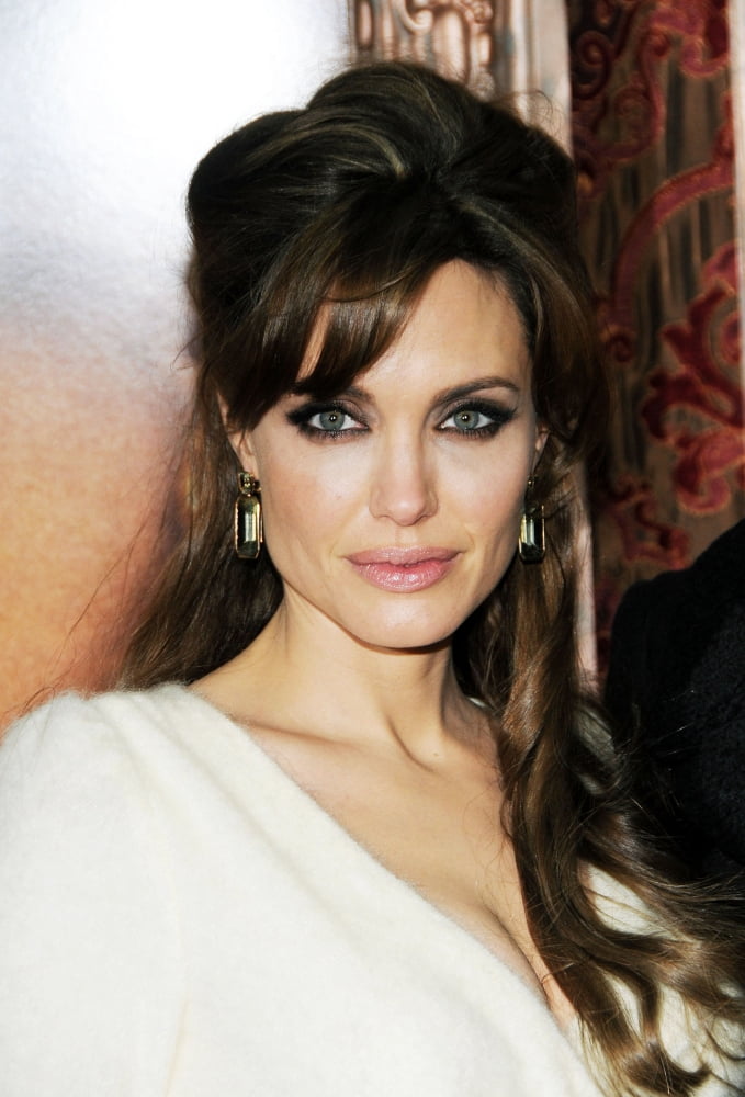 Angelina Jolie At Arrivals For The Tourist Premiere Canvas Art - (16 x 20)