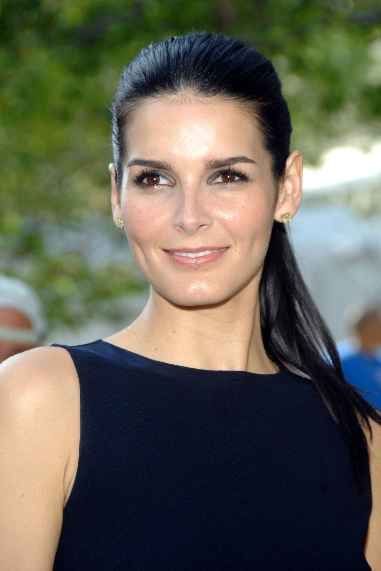 Angie Harmon At Arrivals For Abc Network 2007-2008 Primetime Upfronts Previews Canvas Art -  (16 x 20)