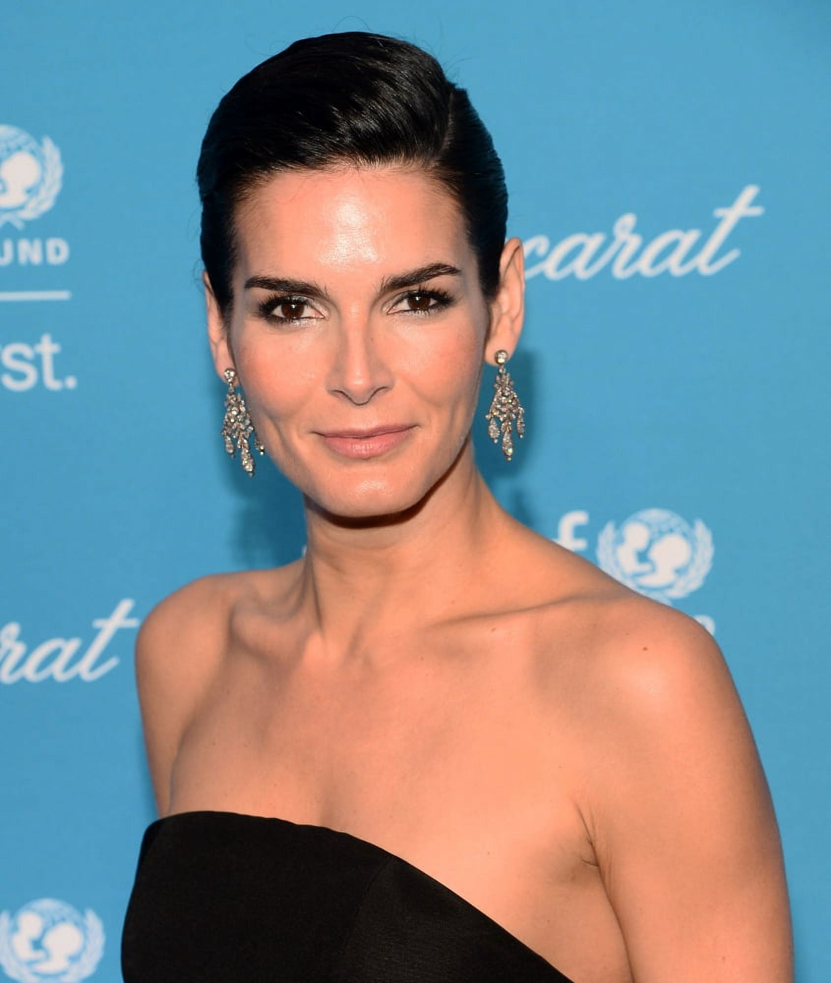 Angie Harmon At Arrivals For The Tenth Annual Unicef Snowflake Ball Canvas Art - (16 x 20)