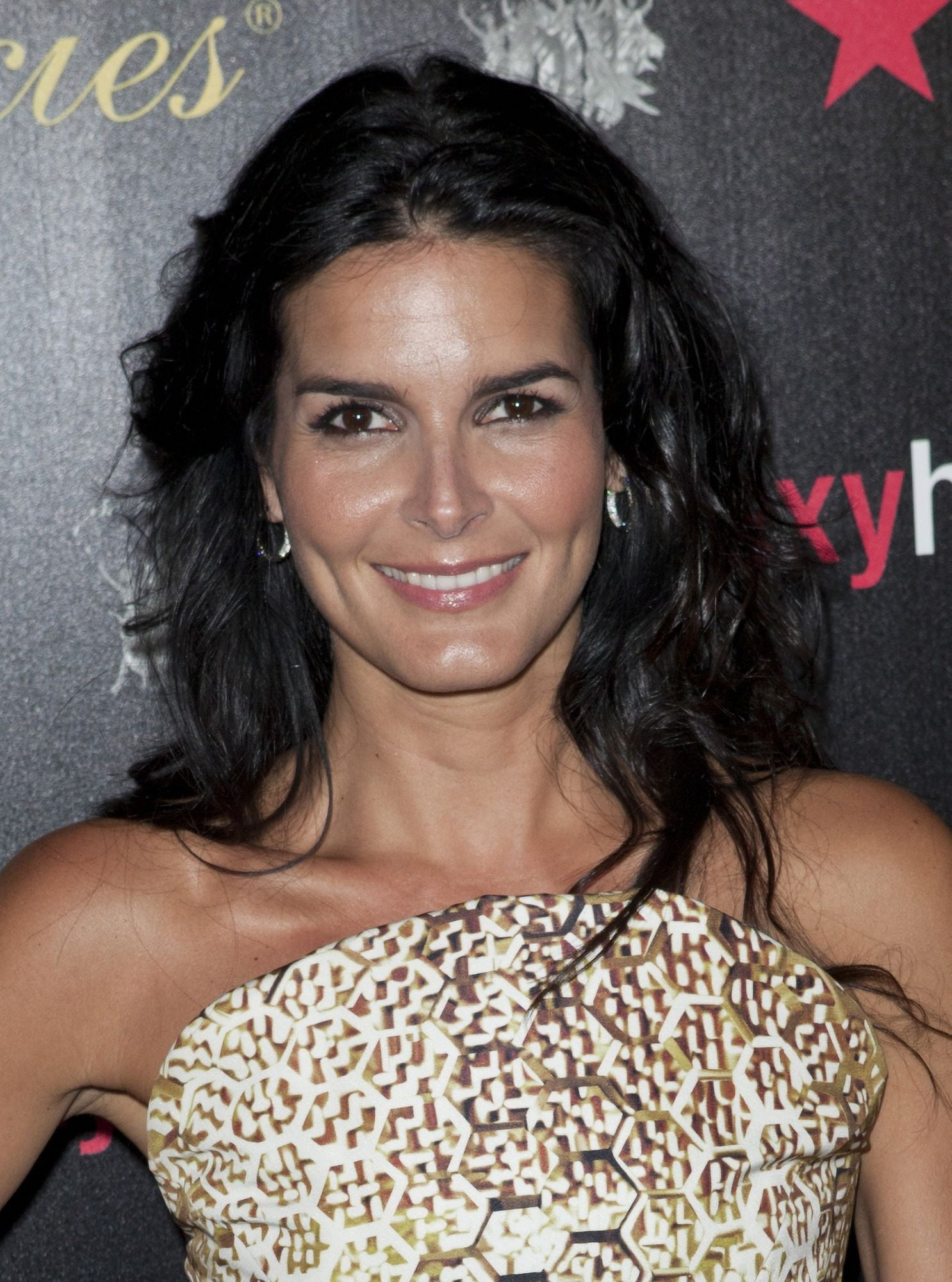 Angie Harmon At Arrivals For Women In Media FoundationS 37Th Annual Gracie Awards Gala Canvas Art - (16 x 20)