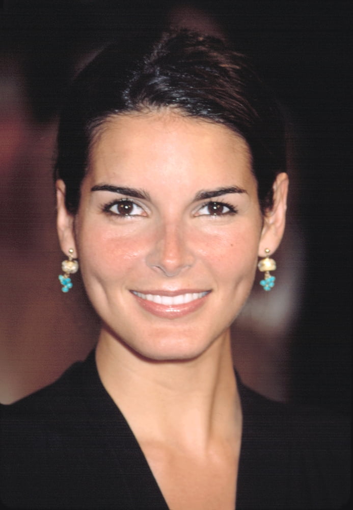 Angie Harmon At Premiere Of Igby Goes Down Canvas Art - (16 x 20)