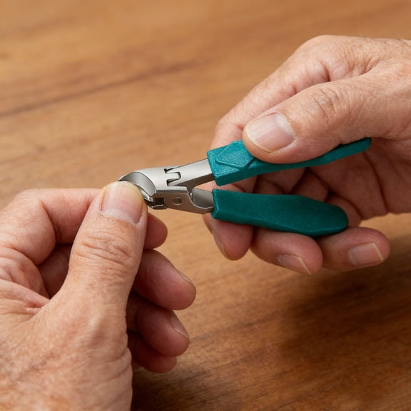 Angled Stainless Steel Nail Trimmer Wide Jaw Slanted Clipper Cutter Scissors for Thick Fingernail and Toenail Care, 4.02*1.97 inch, Green