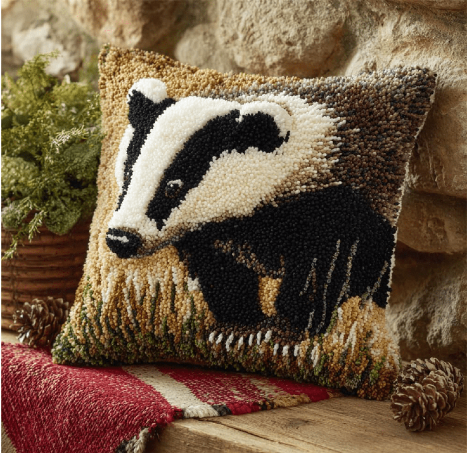 Animal Latch Hook Cushion Kit, Badger Knitting Kits Cushion,17X17 Inch Rug Making Kit For Starters, Latch Hook Kits For Beginners Adults