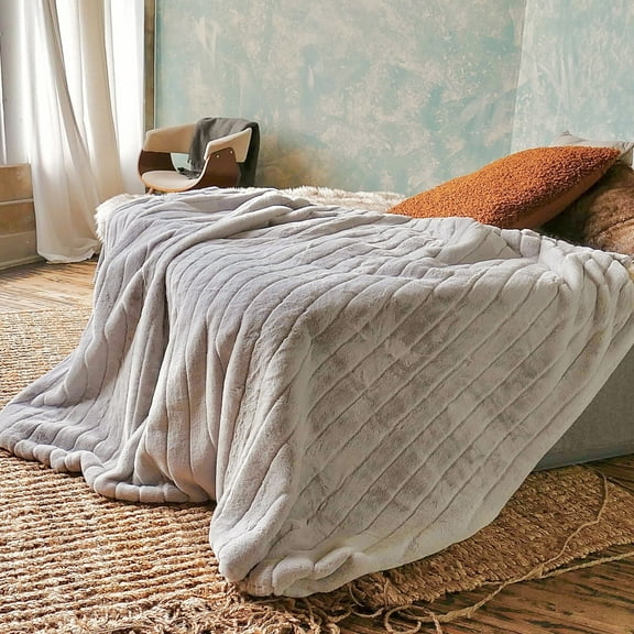 Anjinsoft Gray Faux Fur Throw  Luxury Blanket Decorative Machine Washable 60"x 80"