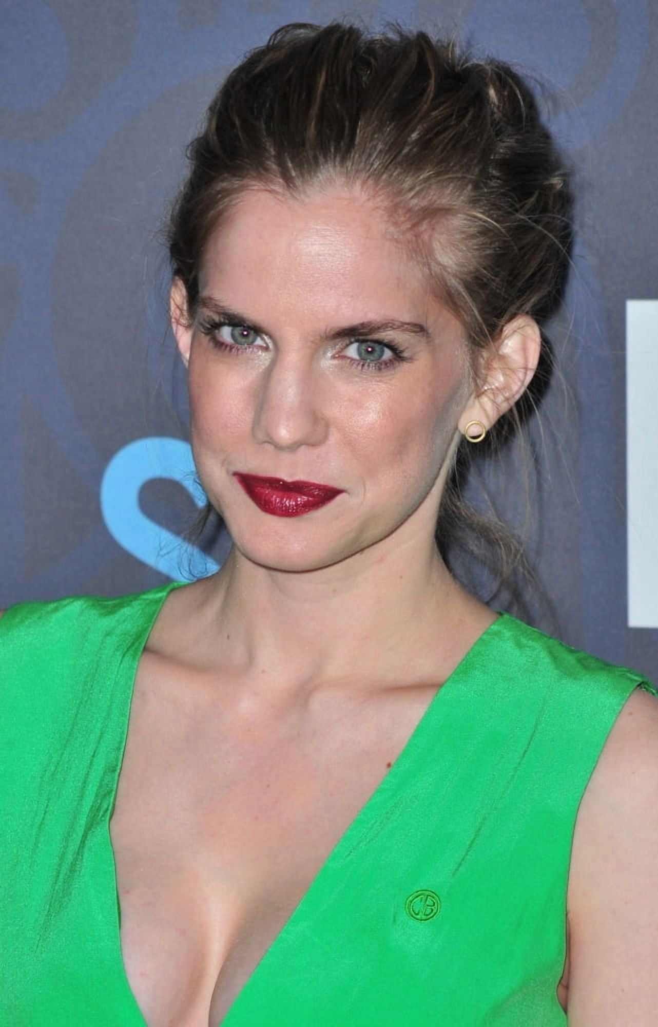 Anna Chlumsky At Arrivals For HboS Girls Season Two Premiere Canvas Art -  (16 x 20)