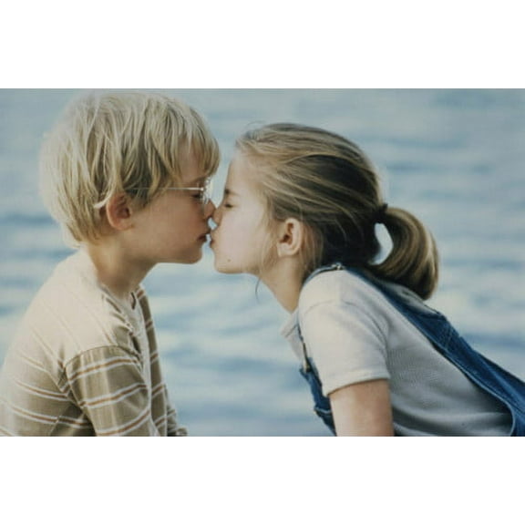 Anna Chlumsky and Macaulay Culkin in My Girl kissing 24x36 Poster